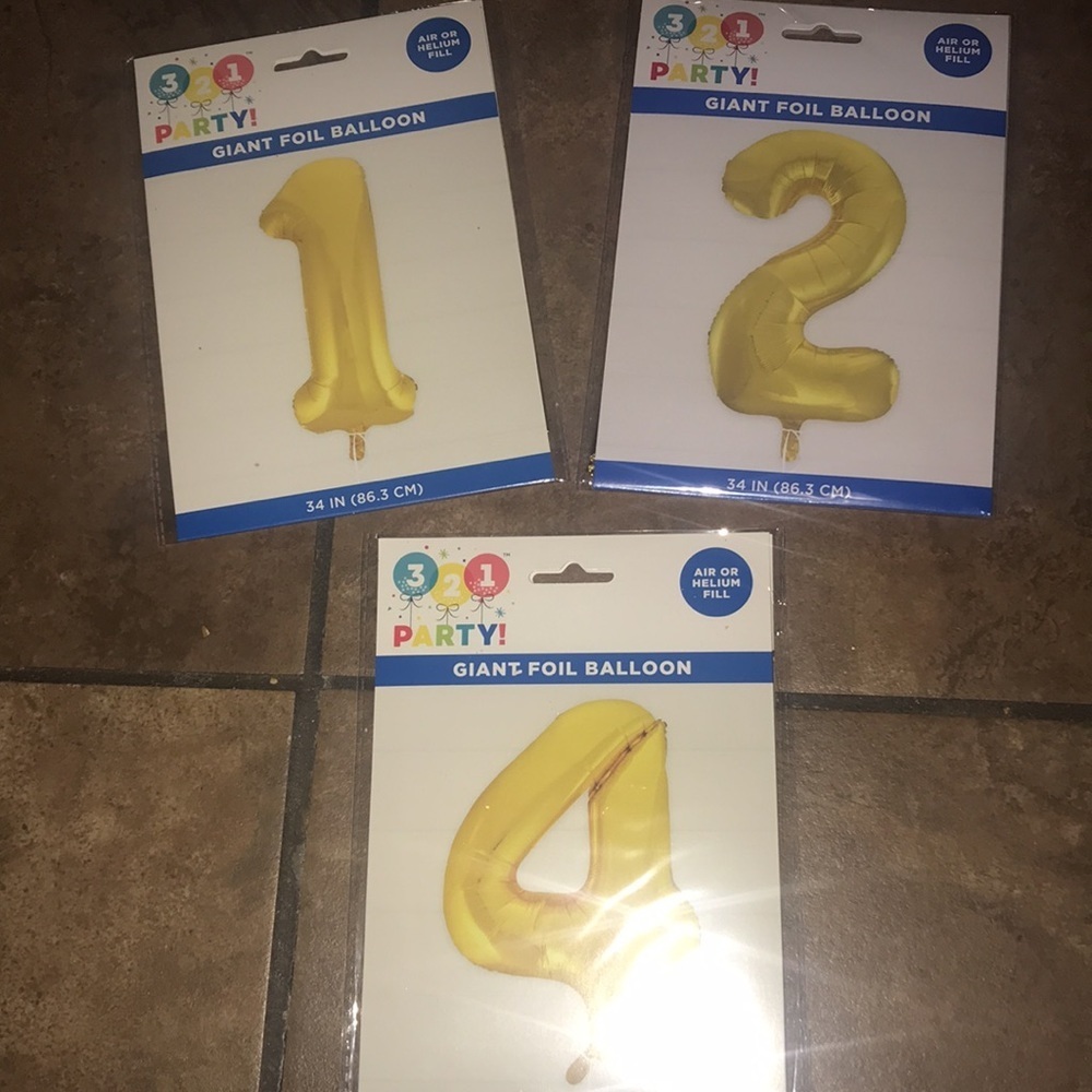 NIP Giant 6-pc Gold Foil Balloons